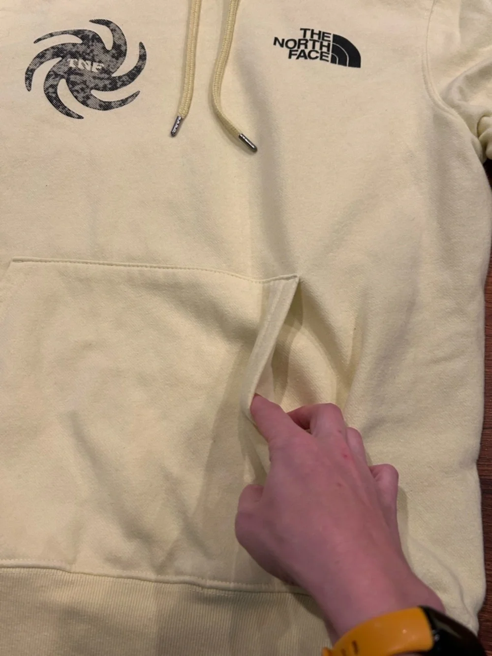 The North Face Brand Proud Hoodie Sweatshirt Men’s Medium Yellow Pullover